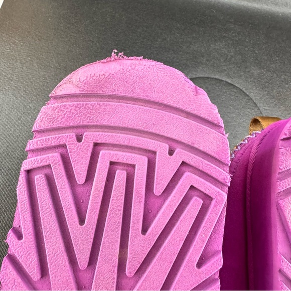 UGG Tazz Platform Slipper Shoe Purple
Mangosteen Woman’s Size 10 - Picture 7 of 8